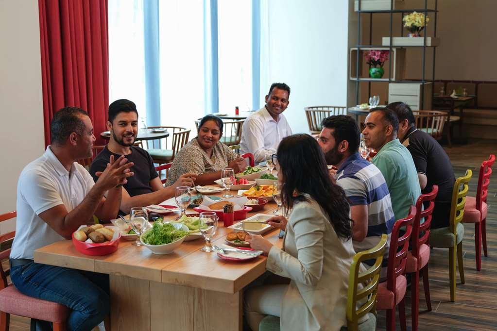 Intercityhotel Muscat Restaurant photo